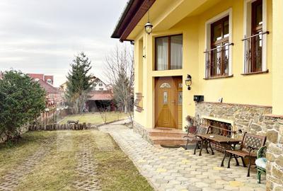 Inchiriere Vila Stil Pensiune, curte mare, filigorie si 6 camere cu baie proprie - 3