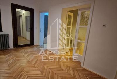 Casă cu 3 camere cu Canalizare în Central - 1