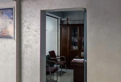 Spațiu comercial, de 40 mp, în Central - 4