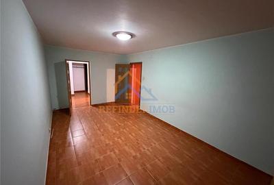 Apartament de vanzare cu 3 camere, zona Vitan - 1