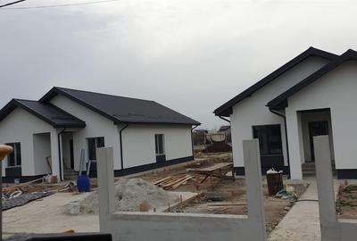 Casă cu 4 camere cu Canalizare în Central - 3