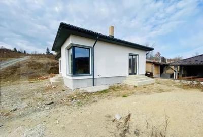 Casă cu 4 camere în Central - 2