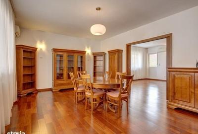 Apartament cu 4 camere în Dacia