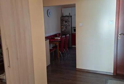 Apartament cu 3 camere decomandat în Livezeni - 2
