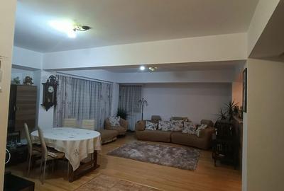 Casă cu 4 camere în Km 4 - 7