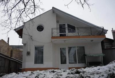 Casa parter + etaj mobilata zona centrala - 1