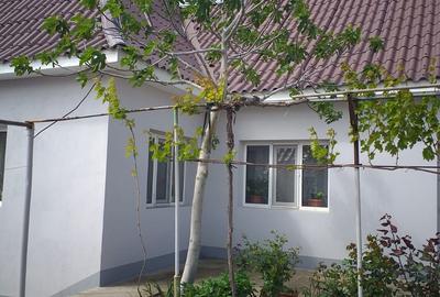 Casă cu 4 camere în Corbu