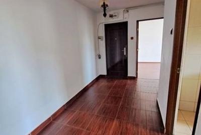 Apartament cu 3 camere decomandat în Micro 5 - 10