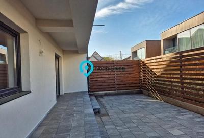 Duplex cu 5 camere cu Canalizare în Central - 2