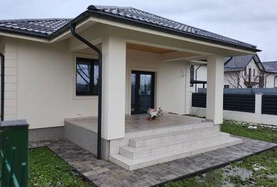 Casă cu 3 camere decomandat în Păulești - 6