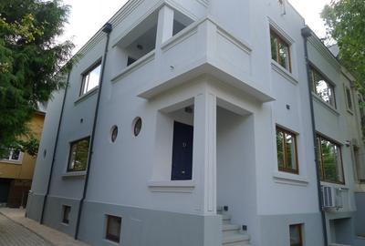 Casă cu 7 camere cu Canalizare în Cotroceni