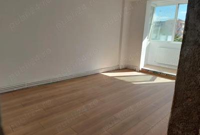 Apartament cu 4 camere decomandat în Central - 3