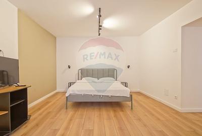 Casă cu 10 camere cu Teren 411 Mp în Schei - 8