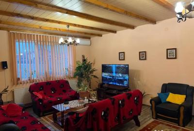 Casă cu 8 camere cu Teren 5000 Mp în Malu Mare - 2