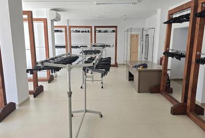 Spațiu comercial, de 135 mp, în Central - 3