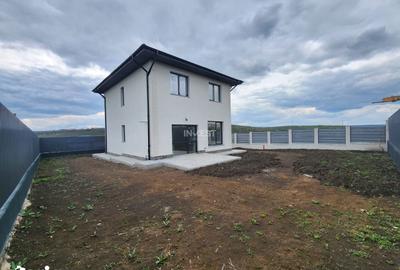 Casă cu 4 camere cu Teren 410 Mp în Miroslava - 2