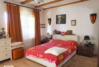 Casă cu 6 camere cu Teren 1800 Mp în Ciolpani - 2