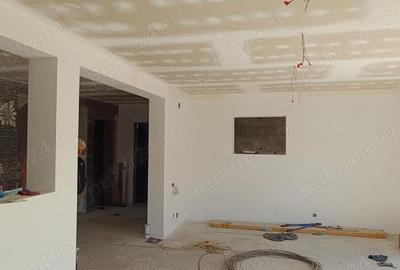 Casă cu 5 camere în Câmpinița