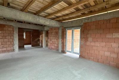 Casă cu Teren 800 Mp în Mocira - 1