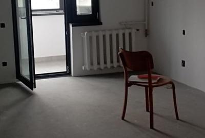 Apartament cu 3 camere decomandat în Traian - 3