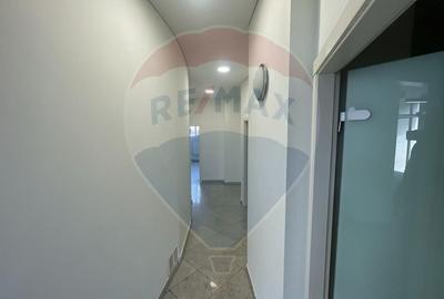 Spațiu comercial, de 493 mp, în Central - 6