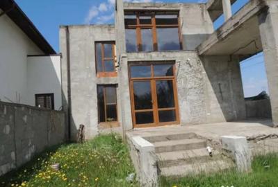Casă cu 5 camere cu Teren 561 Mp în Berceni - 4