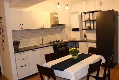 Apartament cu 3 camere semidecomandat, mobilat în Pipera
