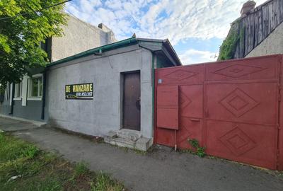 Casă cu 4 camere cu Canalizare în Central