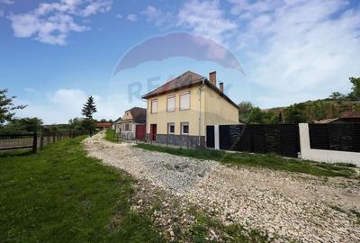 Casă cu 5 camere cu Teren 396 Mp în Ungra - 1