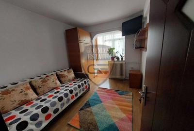 Apartament cu 3 camere decomandat în Casa de Cultură