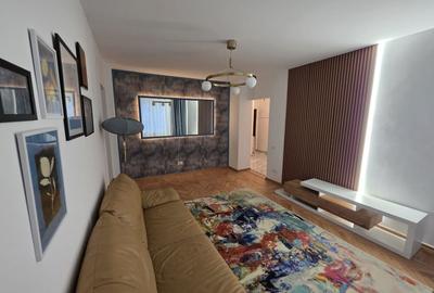 Apartament cu 3 camere semidecomandat în Romană