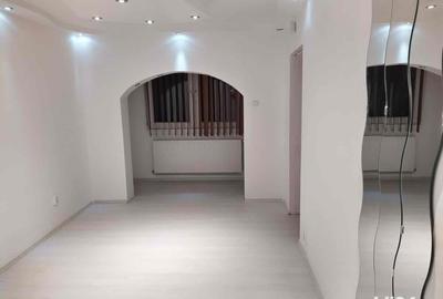 Garsonieră decomandată în Central - 8