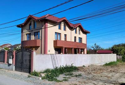Navodari | Casa spa?ioasa cu teren mare