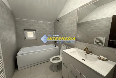 Casă individuală cu 7 camere cu Teren 700 Mp în Cetate - 1