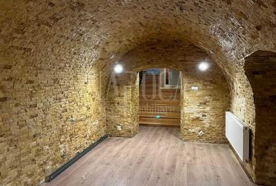 Spațiu comercial, de 130 mp, în Central - 8