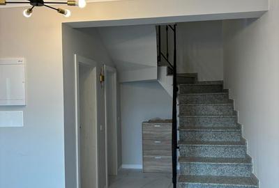 Casă cu 4 camere cu Teren 250 Mp în Păulești - 1