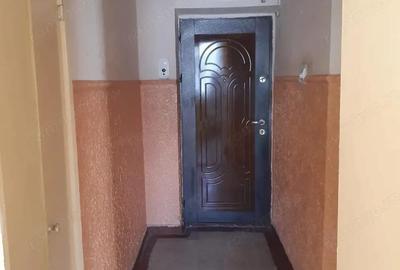 Apartament cu 3 camere decomandat în Piața Centrală - 1