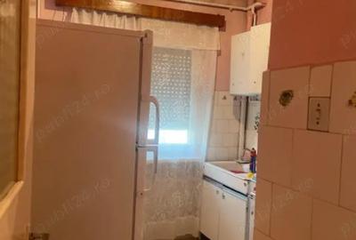 Vand apartament , 2 camere , semidecomandat , etaj 4 , str. Castanilor nr.5 C, Micro 1 - 2