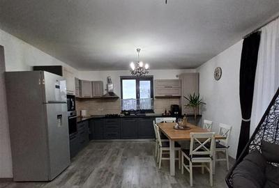 Casă cu 4 camere cu Teren 400 Mp în Stupini - 5