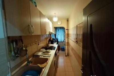 Garsonieră decomandată în Baza 3 - 2