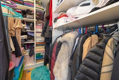 Apartament cu 3 camere decomandat în Tractorul - 5
