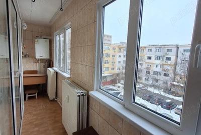 Apartament cu 2 camere decomandat în Micro 20 - 2