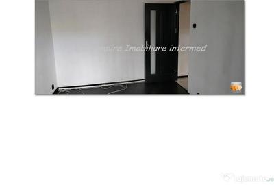 Apartament cu 2 camere semidecomandat în Km 4 - 10