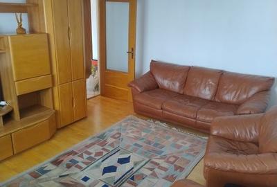 Apartament de închiriat – Piața Victoriei, stradal - 3