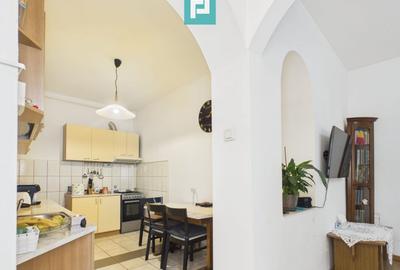 Apartament cu 3 camere semidecomandat, mobilat în Central - 2