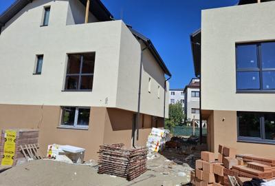 Casă cu 4 camere cu Canalizare în Ozana - 1