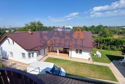 Casă 2015 - 4 dormitoare, 2 băi, 2 bucătării - 2