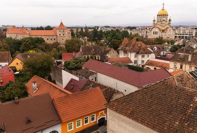 Casa pretabila: rezidential/ comercial/ servicii/investitional,Central,Fagaras - 12