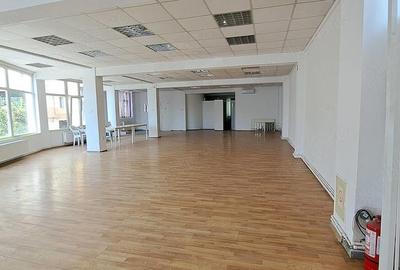Spațiu comercial, de 190 mp, în Central - 6
