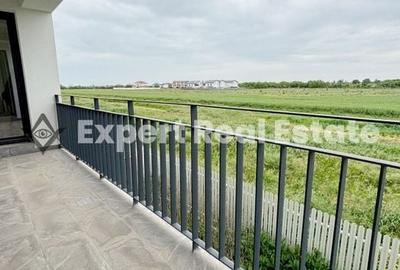 Apartament cu 3 camere semidecomandat în Tunari